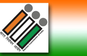 विधानपरिषद निवडणुकीच्या मतदान केंद्रावरील नागरिक
