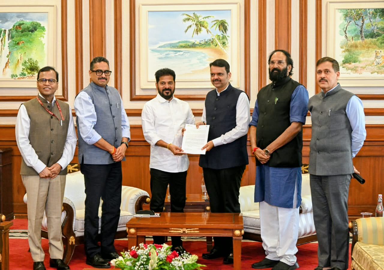 सह्याद्री अतिथीगृहात झालेली महाराष्ट्र आणि तेलंगणा शिष्टमंडळाची बैठक