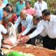 एस. चोक्कलिंगम सिंधुदुर्गमधील ओवळीये येथे जलसंधारण कामात श्रमदान करताना