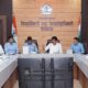 यवतमाळ येथे दुष्काळ आढावा बैठक घेत असलेले पालकमंत्री संजय राठोड व अधिकारी
