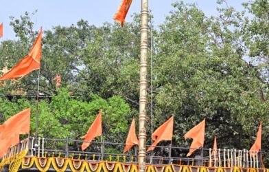 राष्ट्रपती द्रौपदी मुर्मू यांच्या हस्ते नाशिकमधील रामतीर्थावर झालेला धर्मध्वजारोहण सोहळा