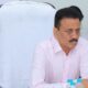 नाशिकमध्ये सिंहस्थ कुंभमेळा नियोजनासाठी बैठक घेताना पालकमंत्री गिरीश महाजन आणि अधिकारी.