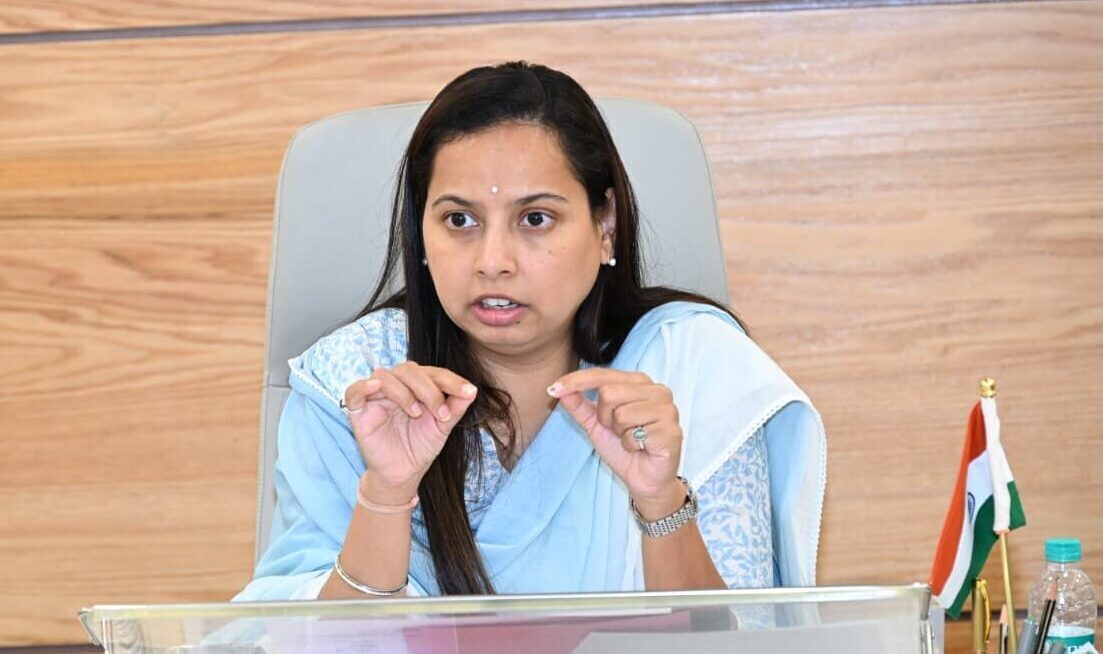 अंगणवाडीतील बालके आणि महिला व बालविकास विभागाची बैठक