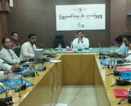बीडमधील भूजल पातळी व पाणीटंचाई निवारण आढावा बैठक
