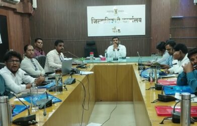 बीडमधील भूजल पातळी व पाणीटंचाई निवारण आढावा बैठक