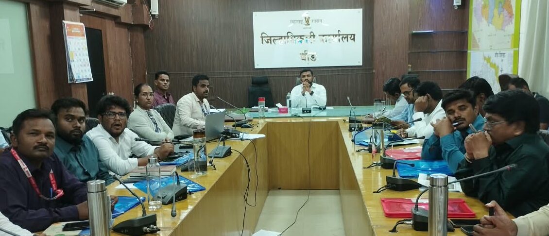बीडमधील भूजल पातळी व पाणीटंचाई निवारण आढावा बैठक