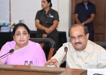 पुण्यातील कालवा सल्लागार समितीच्या बैठकीत बोलताना उपमुख्यमंत्री सुनेत्रा अजित पवार