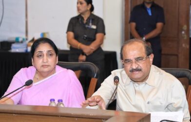 पुण्यातील कालवा सल्लागार समितीच्या बैठकीत बोलताना उपमुख्यमंत्री सुनेत्रा अजित पवार