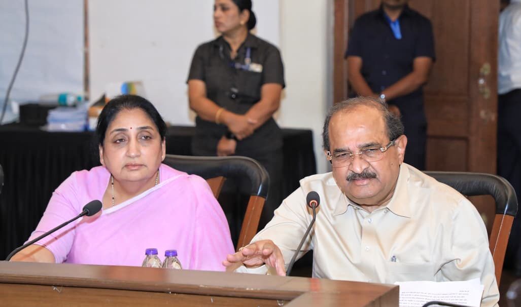 पुण्यातील कालवा सल्लागार समितीच्या बैठकीत बोलताना उपमुख्यमंत्री सुनेत्रा अजित पवार