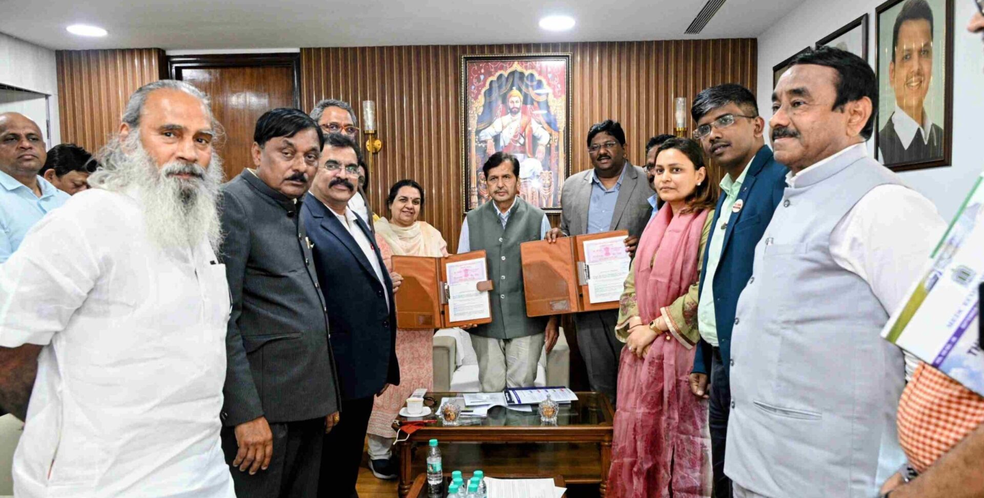 कौशल्य मंत्री मंगलप्रभात लोढा यांच्या उपस्थितीत झालेला करार