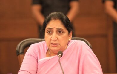पुणे येथील विभागीय आयुक्त कार्यालयात दुष्काळ आढावा बैठक पार पडत आहे