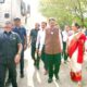 नाशिकमध्ये विकासकामांची पाहणी करताना मुख्यमंत्री देवेंद्र फडणवीस आणि इतर अधिकारी.