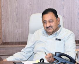 कर्जमुक्ती योजनेच्या यादीबाबत माहिती देताना सहकार मंत्री बाबासाहेब पाटील