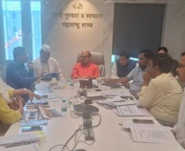 पाणीपुरवठा योजनांच्या आढावा बैठकीचे सभागृहातील दृष्य