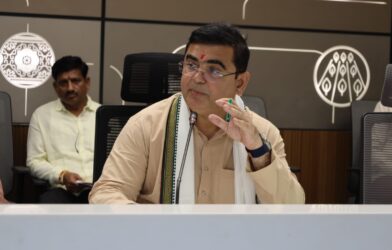 धुळे जिल्ह्यातीळ दुष्काळी परिस्थितीचा आढावा बैठक
