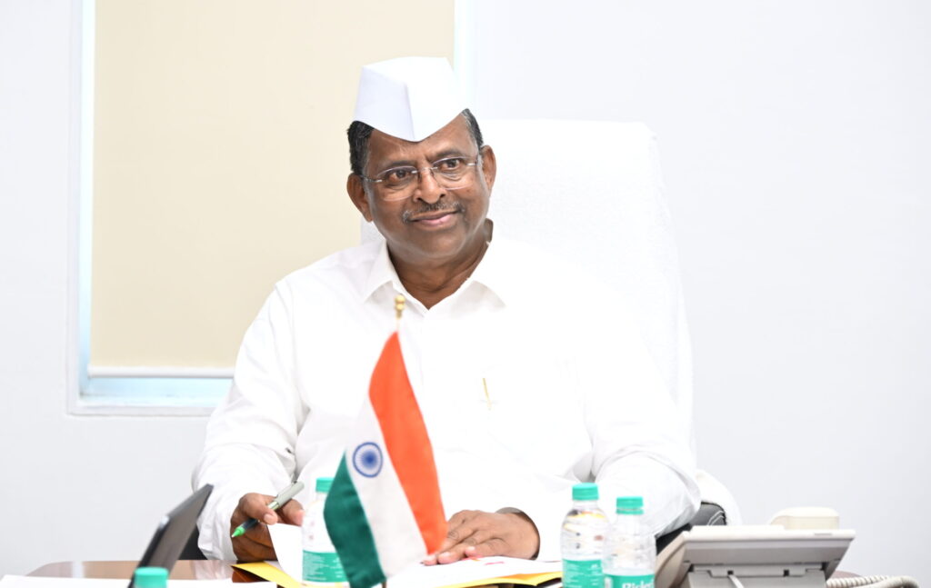 अन्न व औषध प्रशासन मंत्री नरहरी झिरवाळ यांच्या कार्यालयाची इमारत