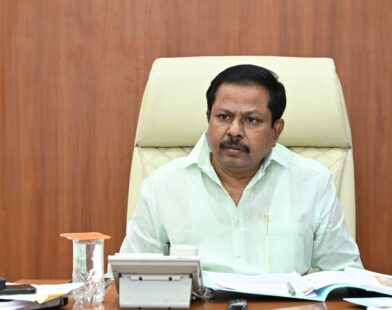 विधानभवनात पार पडलेली बुद्धभूमी फाउंडेशनच्या जमिनीसंदर्भातील आढावा बैठक