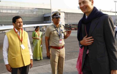 मुंबई विमानतळावरून रवाना होणारे लिंकटेनस्टाईनचे राजकुमार अलॉइस आणि राजकुमारी सोफी