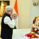 लोकभवन येथे महर्षी वाल्मिकी यांच्या प्रतिमेला पुष्प वाहताना राज्यपाल जिष्णु देव वर्मा