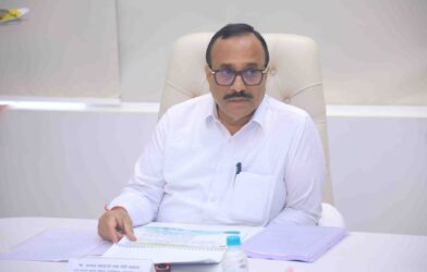दिव्यांगांच्या कल्याणासाठी जिल्हा वार्षिक योजनेतून १ टक्का निधी राखीव ठेवण्याबाबत घोषणा करतानाचे छायाचित्र