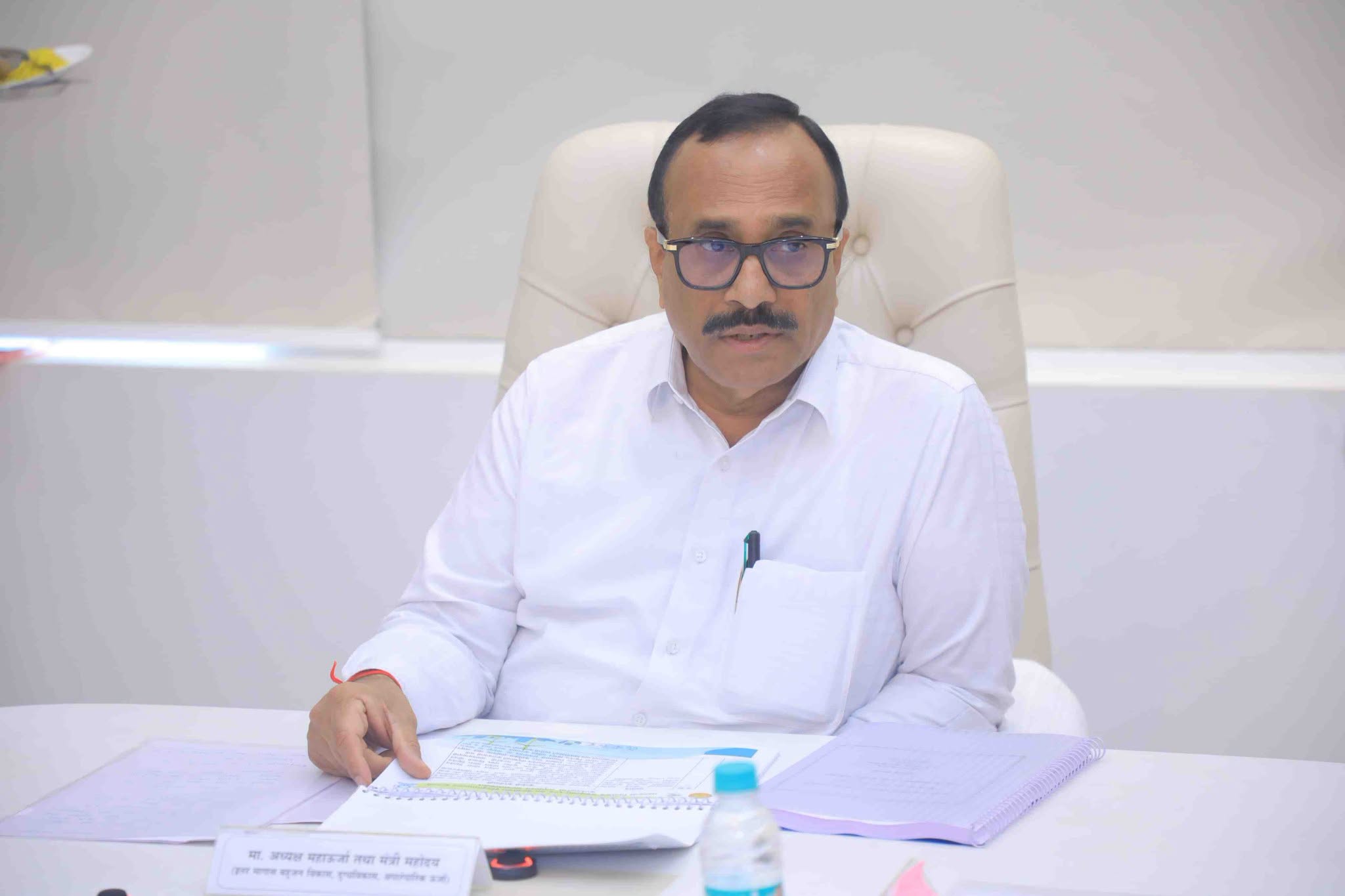 दिव्यांगांच्या कल्याणासाठी जिल्हा वार्षिक योजनेतून १ टक्का निधी राखीव ठेवण्याबाबत घोषणा करतानाचे छायाचित्र