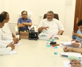 साखर कामगार संघटनांच्या बैठकीचे प्रातिनिधिक चित्र