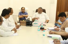 साखर कामगार संघटनांच्या बैठकीचे प्रातिनिधिक चित्र