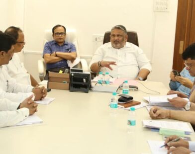 साखर कामगार संघटनांच्या बैठकीचे प्रातिनिधिक चित्र
