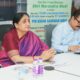 पुणे जिल्हाधिकारी कार्यालयात दूरदृश्य प्रणालीद्वारे कार्यक्रमात सहभागी झालेले अधिकारी