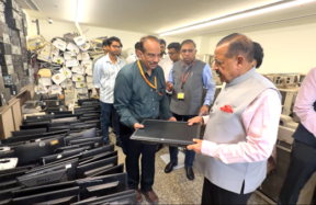 कार्यालय के पुराने और अप्रचलित इलेक्ट्रॉनिक उपकरण