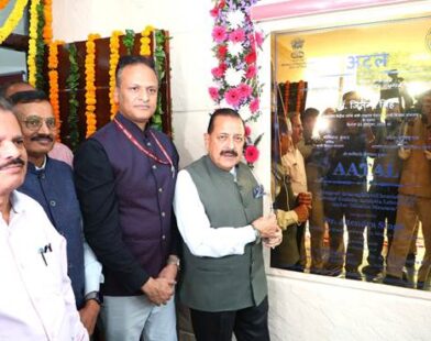 प्रदूषण विश्लेषण प्रयोगशाला और वैज्ञानिक उपकरण का दृश्य