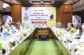 भारतीय सरकारी बैठक कक्ष का एक दृश्य