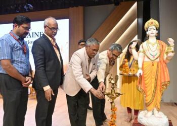 चिकित्सा अनुसंधान और आधुनिक प्रयोगशाला का एक दृश्य