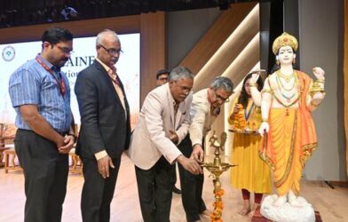 चिकित्सा अनुसंधान और आधुनिक प्रयोगशाला का एक दृश्य