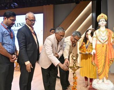चिकित्सा अनुसंधान और आधुनिक प्रयोगशाला का एक दृश्य