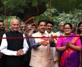 नई दिल्ली में एक आधुनिक शैक्षणिक संस्थान और विश्वविद्यालय का भवन