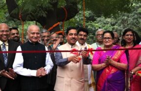 नई दिल्ली में एक आधुनिक शैक्षणिक संस्थान और विश्वविद्यालय का भवन