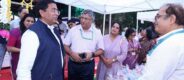 विभिन्न प्रकार के हस्तनिर्मित उत्पादों और शिल्प कौशल के स्टॉल