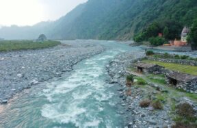 river between green trees and mountains during daytime