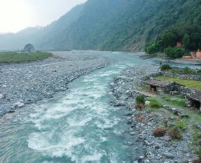 river between green trees and mountains during daytime