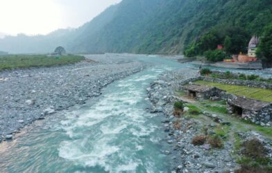 river between green trees and mountains during daytime