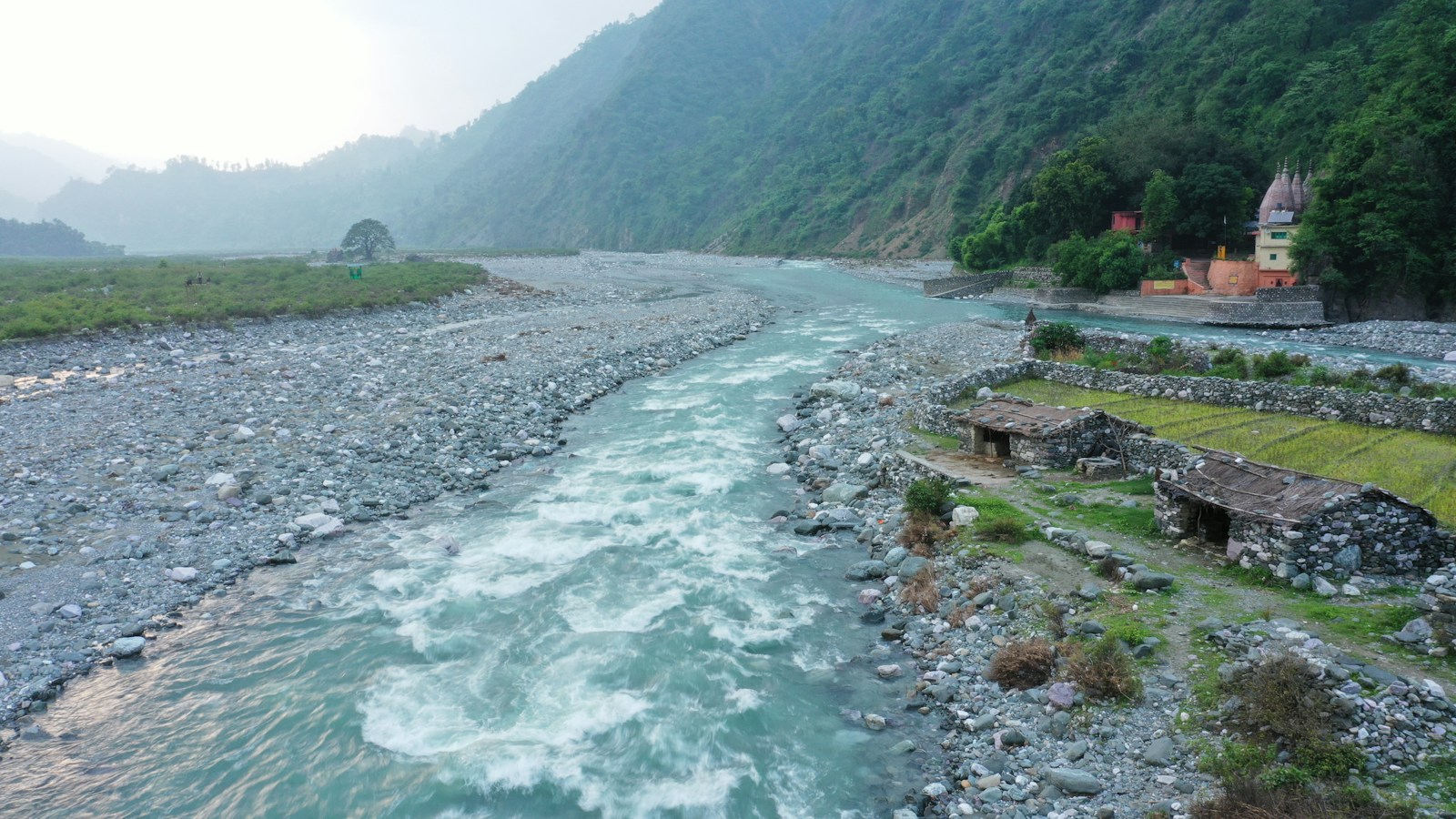 river between green trees and mountains during daytime